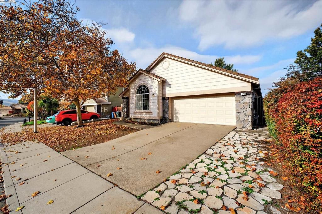 Photo of 1713 Mount Hamilton Dr Dr, Antioch, CA 94531 (MLS # 41119427)