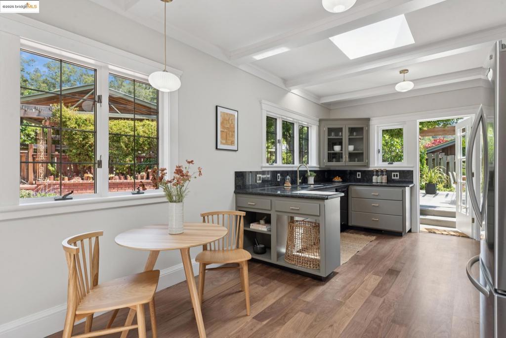 Properties 3 2181 Andrews St