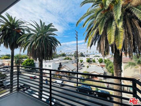 Photo of 14612 Calvert Street #402, Van Nuys, CA 91411 (MLS # 25593501) Photo of 14612 Calvert Street #402, Van Nuys, CA 91411 (MLS # 25593501)