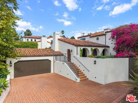 Photo of 1308 San Vicente Boulevard, Santa Monica, CA 90402 (MLS # 25594363) Photo of 1308 San Vicente Boulevard, Santa Monica, CA 90402 (MLS # 25594363)