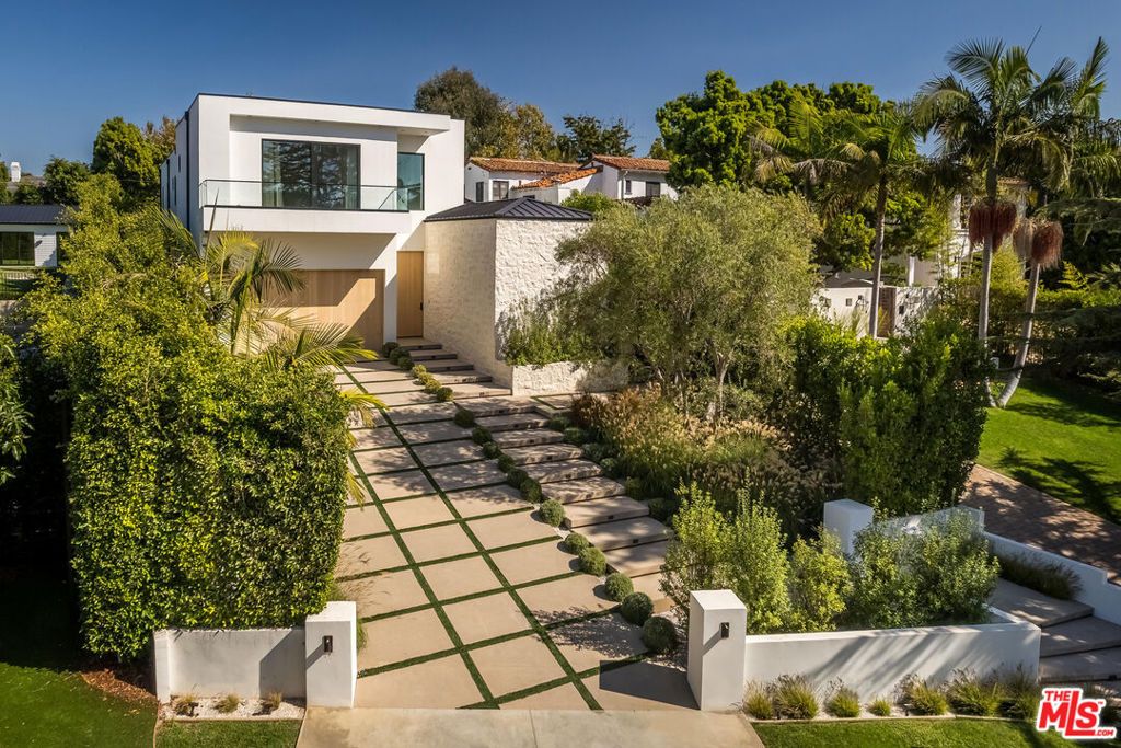 Photo of 324 S Medio Drive, Los Angeles, CA 90049 (MLS # 25560191)