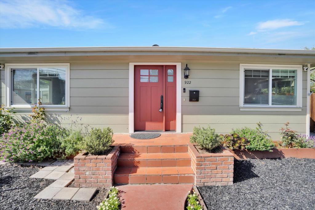 922 Valota Road