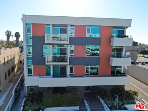Photo of 938 S Orange Grove Avenue #204, Los Angeles, CA 90036 (MLS # 26832637)