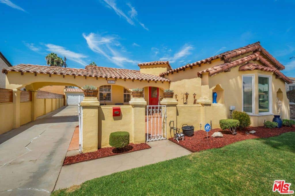 Photo of 3827 Olmsted Avenue, Los Angeles, CA 90008 (MLS # 26865965)