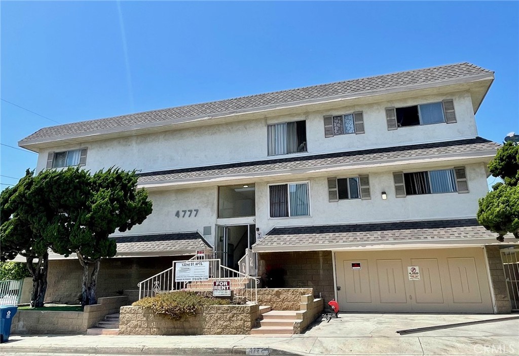 Fully remodeled lower-level 1-bedroom, 1-bath unit in a quiet, well-maintained 25-unit building in the desirable Ramona neighborhood of Hawthorne. Features include new interior paint and wood laminate flooring throughout. The kitchen is completely updated with brand-new cabinets, countertops, sink, gas range, and refrigerator. The bathroom has been fully remodeled with a new vanity, toilet, bathtub, and mirror. All major utilities included in rent: gas, electricity, water, trash, and gardener.
Community amenities include one gated garage parking spot with private storage, a laundry room with coin-operated machines, and enhanced security with 16 surveillance cameras throughout the building. Conveniently located within minutes to LAX, 405/105 freeways, shopping centers, restaurants, and beaches. Come check it out before it is gone!