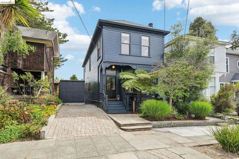 Photo of 2222 Blake St ST, Berkeley, CA 94704 (MLS # 41134621)