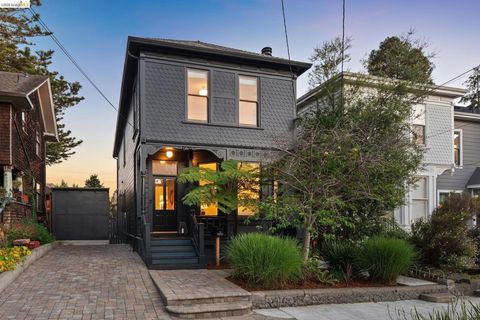 Photo of 2222 Blake St ST, Berkeley, CA 94704 (MLS # 41134621)