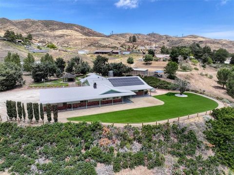 Photo of 7331 W Avenue O8, Palmdale, CA 93551 (MLS # SR26119042)
