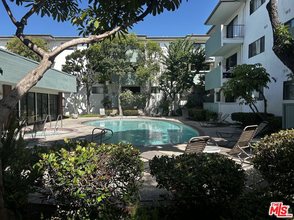 5000 S Centinela Avenue