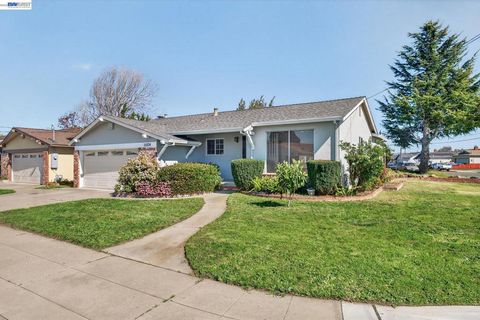 Photo of 15524 Montreal St St, San Leandro, CA 94579 (MLS # 41129849)