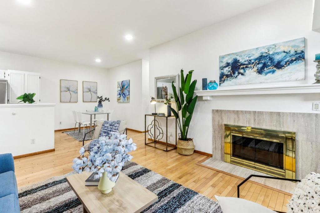 37248 Meadowbrook 103