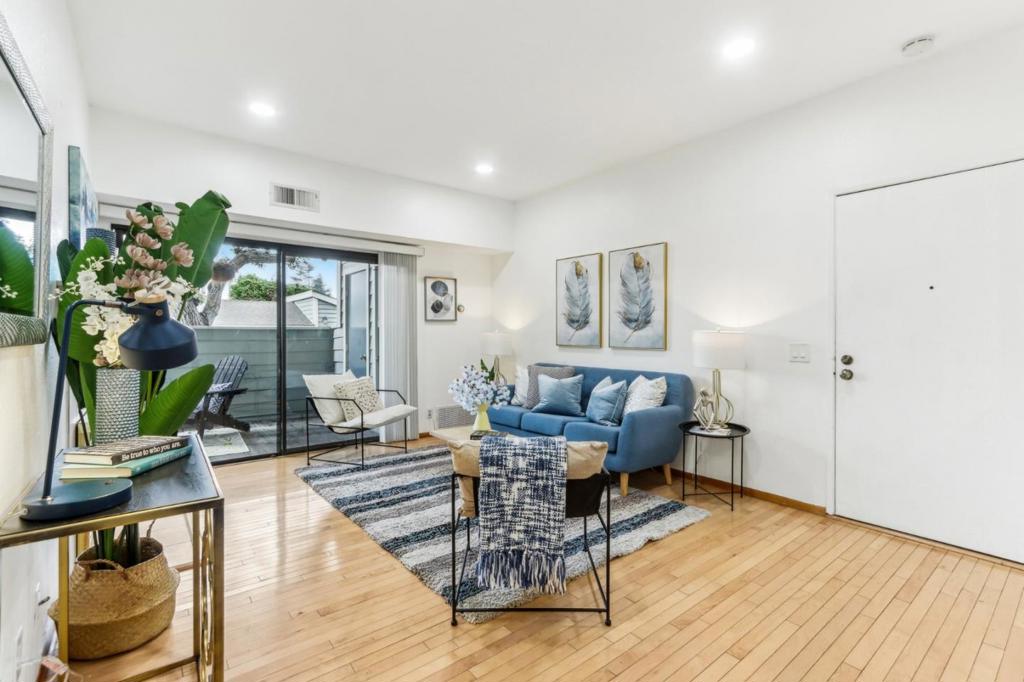 37248 Meadowbrook 103