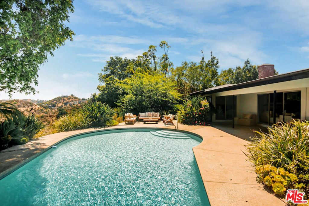 Photo of 2700 Carmar Drive, Los Angeles, CA 90046 (MLS # 25614237)