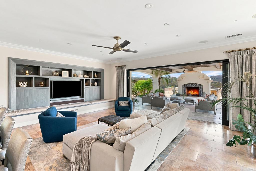 6152 Avenida Del Duque