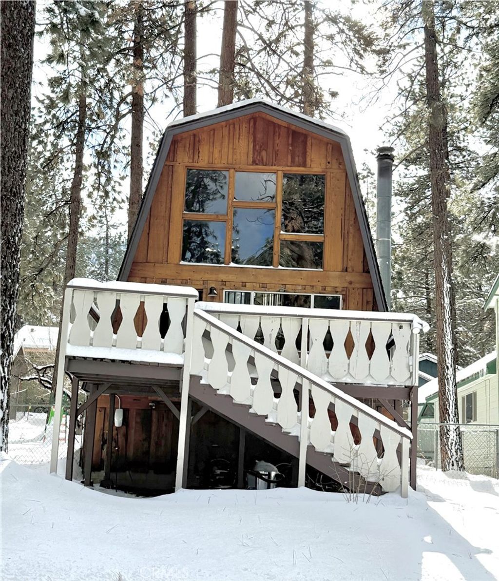 Photo of 1625 Virginia St, Wrightwood, CA 92379 (MLS # SR26039246)