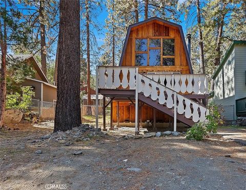 Photo of 1625 Virginia St, Wrightwood, CA 92379 (MLS # SR26039246)