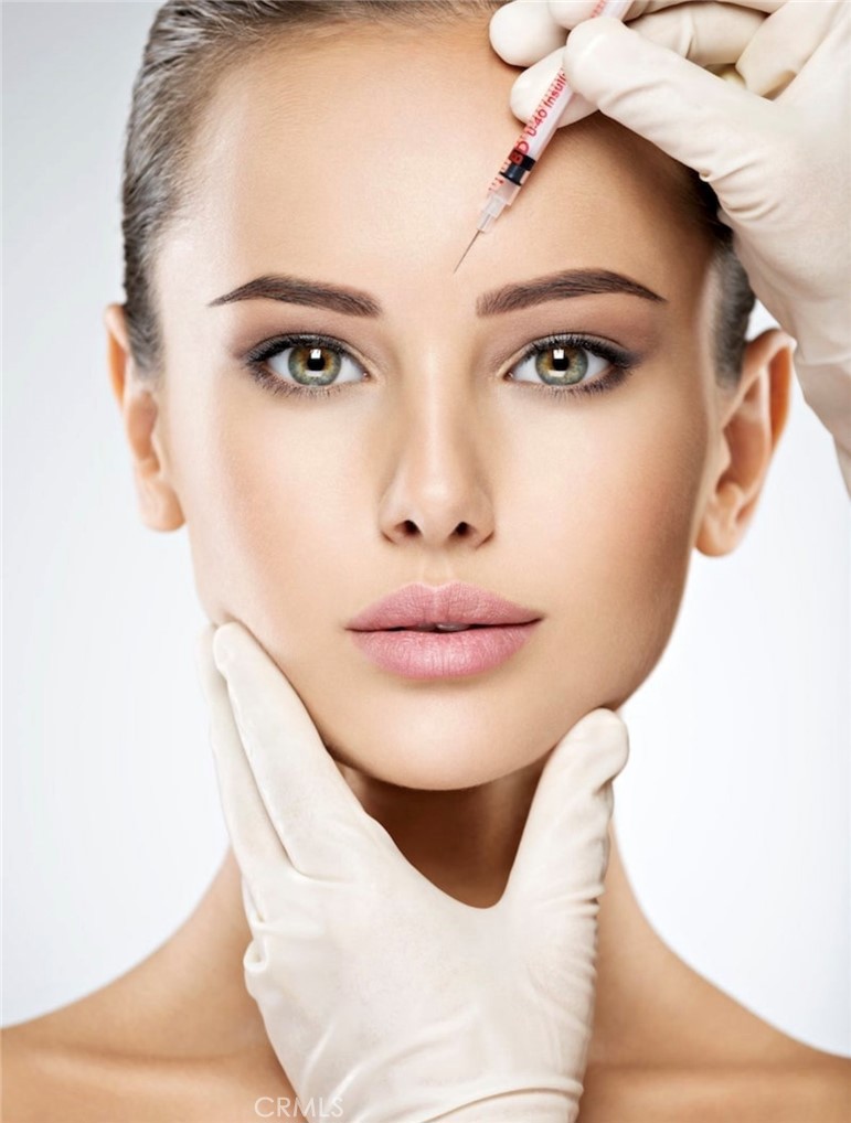 This is a skincare spa for sale. Monthly rent $4,756+cam $4,014; size 1,382sf; average monthly gross $40,000; average monthly net $12,000+; 1 VIP room, 1 showroom, 1 tea room and 1 restroom; 1 full time and 1 part-time employees. There is a Med spa in OC for sale separately. Please ask me for details.
