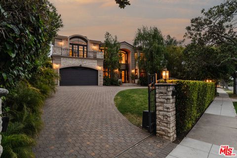 Photo of 1202 San Vicente Boulevard, Santa Monica, CA 90402 (MLS # 25526115) Photo of 1202 San Vicente Boulevard, Santa Monica, CA 90402 (MLS # 25526115)