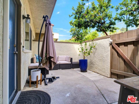 Tiny photo for 110 Maegan Place #2, Thousand Oaks, CA 91362 (MLS # 26103061)