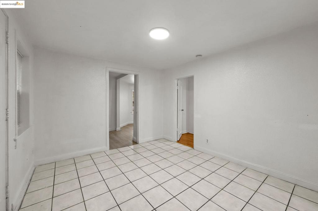 EAST OAKLAND - Residential Income