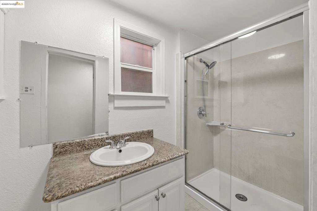 EAST OAKLAND - Residential Income