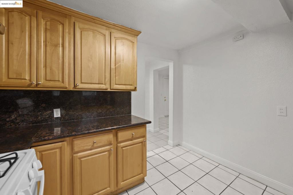 EAST OAKLAND - Residential Income