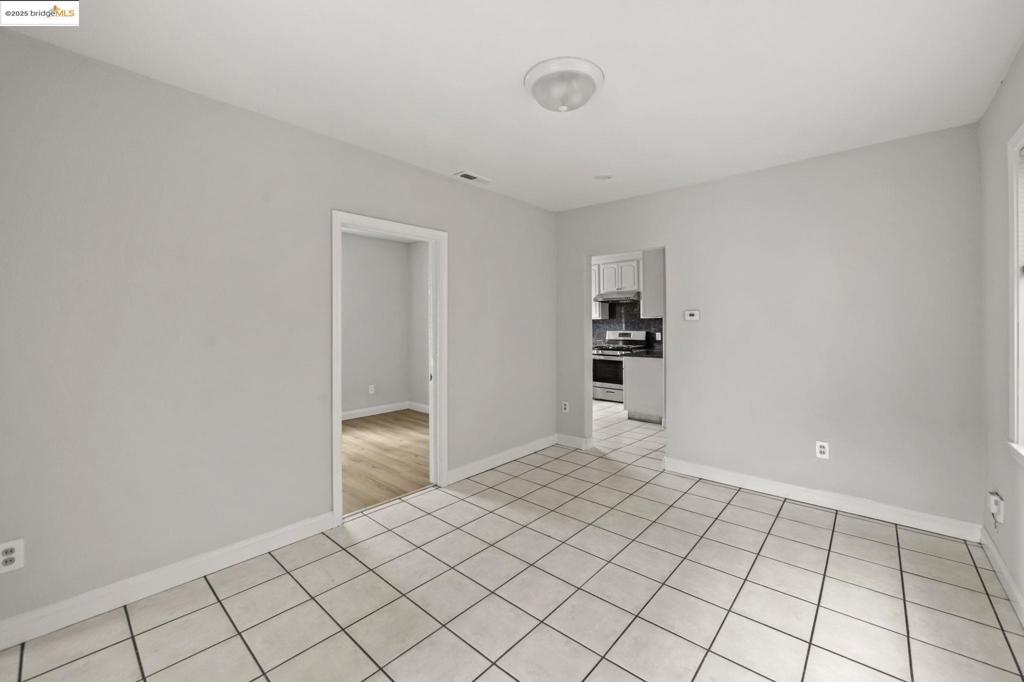 EAST OAKLAND - Residential Income