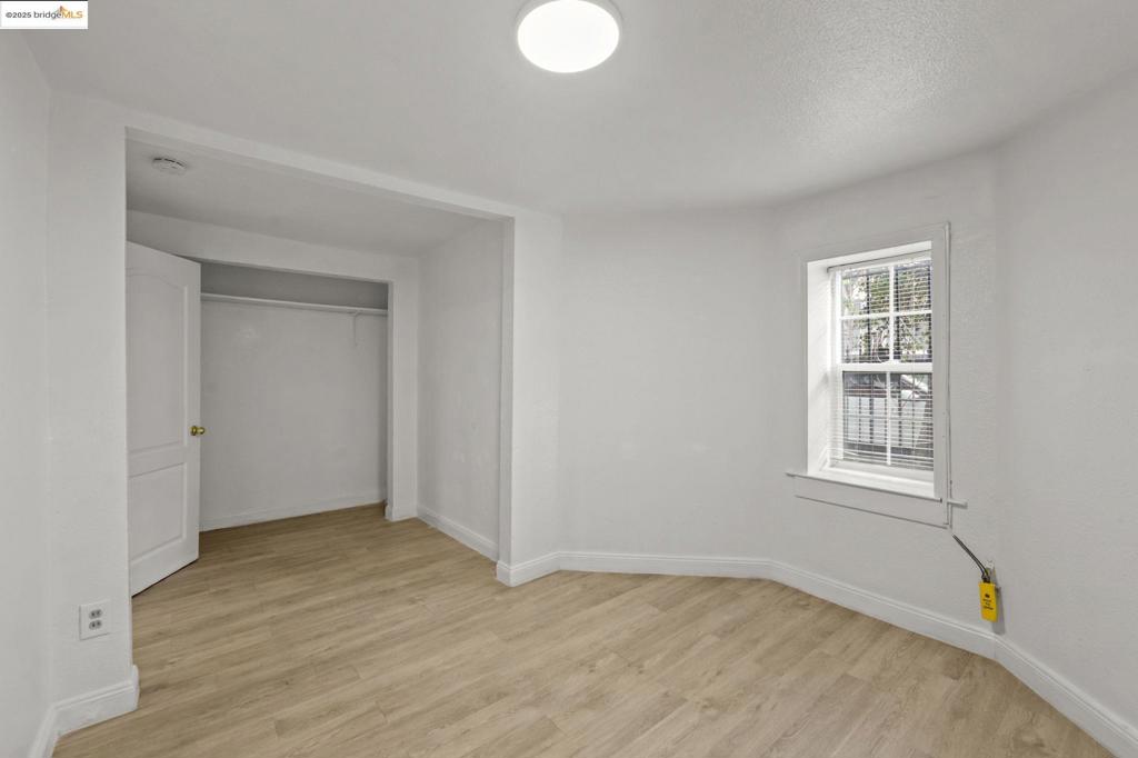EAST OAKLAND - Residential Income