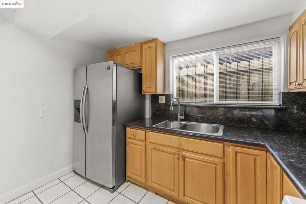 EAST OAKLAND - Residential Income