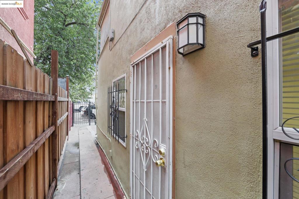 EAST OAKLAND - Residential Income