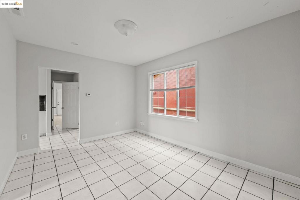 EAST OAKLAND - Residential Income