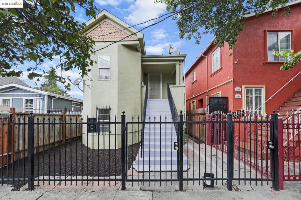 EAST OAKLAND - Residential Income