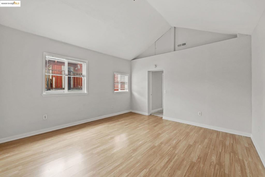 EAST OAKLAND - Residential Income