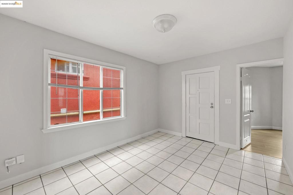 EAST OAKLAND - Residential Income
