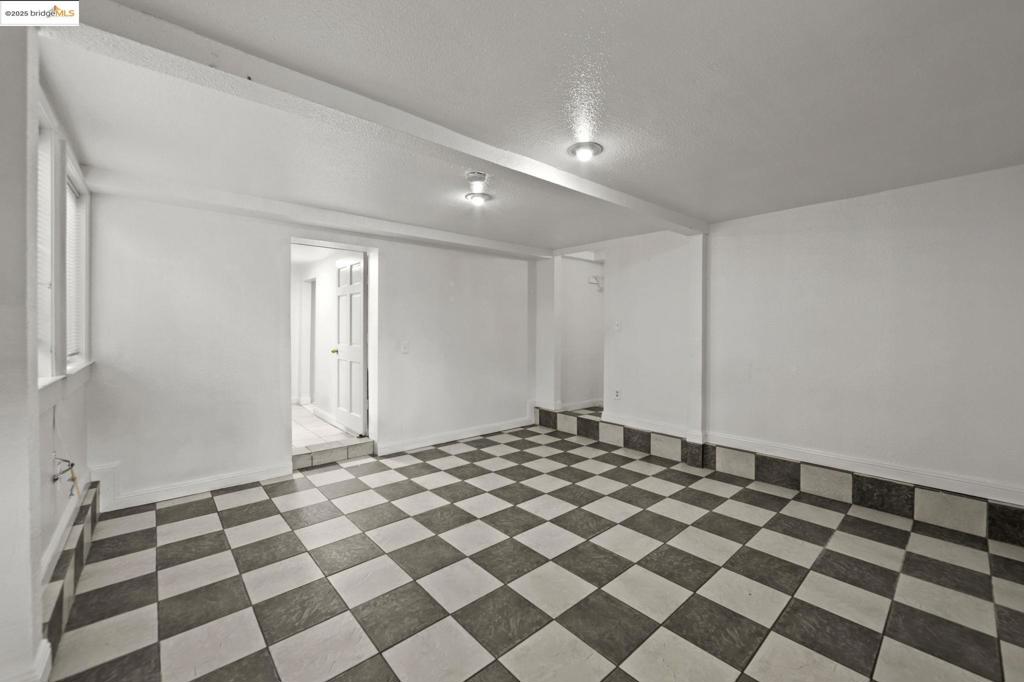 EAST OAKLAND - Residential Income