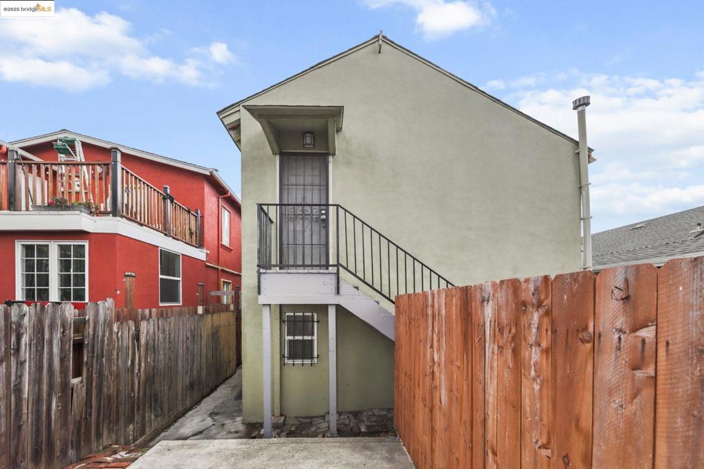 EAST OAKLAND - Residential Income
