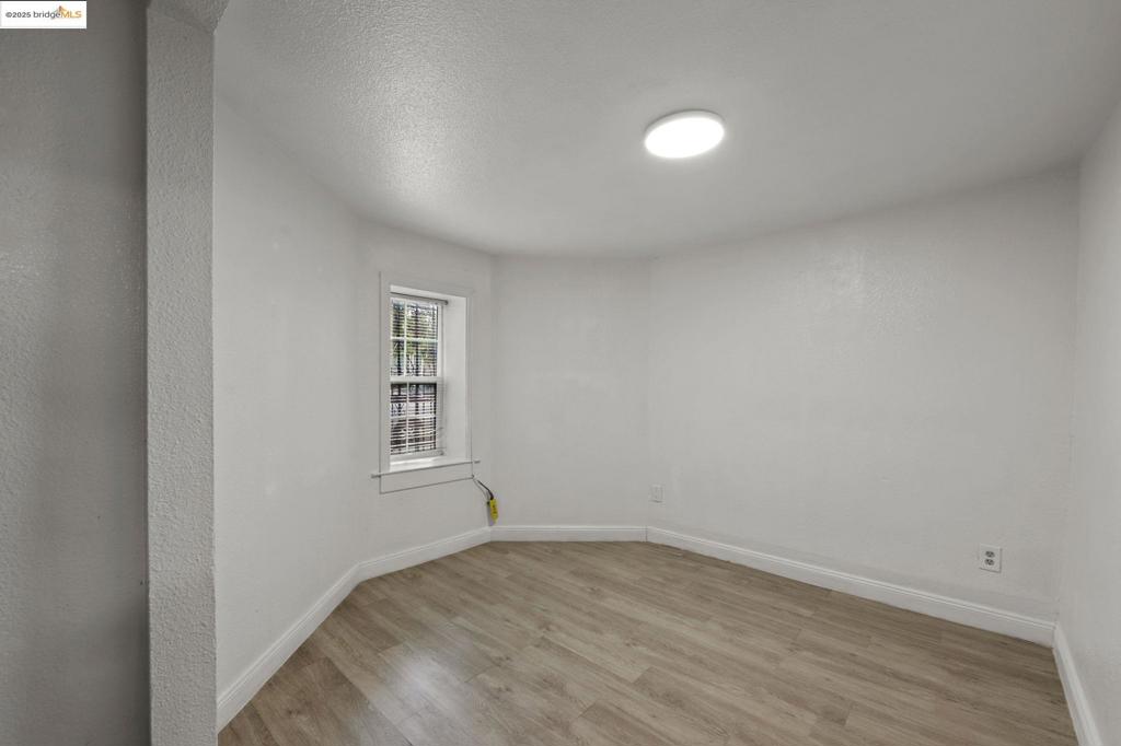 EAST OAKLAND - Residential Income
