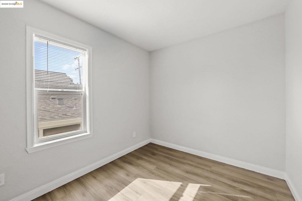 EAST OAKLAND - Residential Income