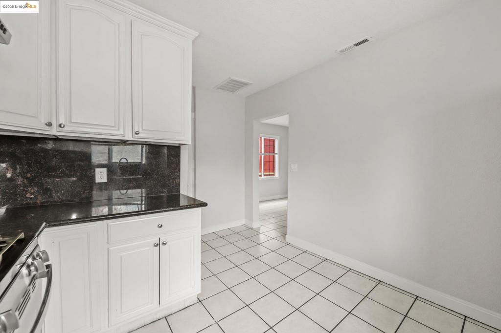 EAST OAKLAND - Residential Income
