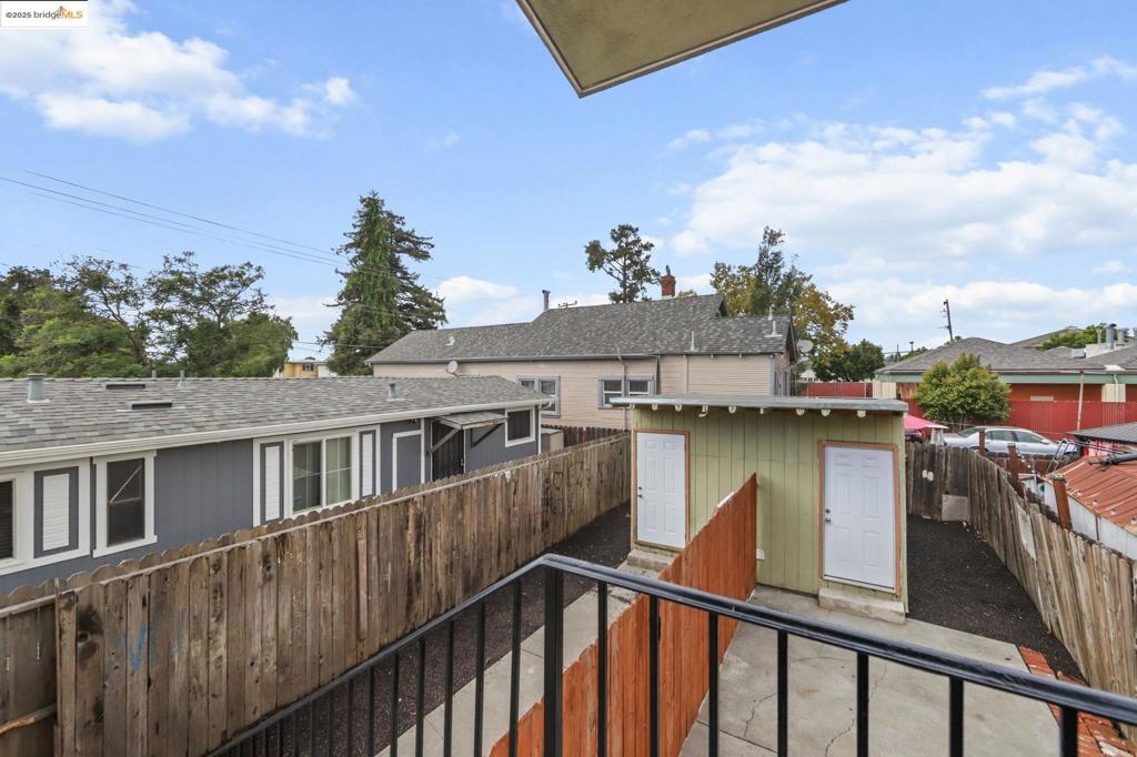 EAST OAKLAND - Residential Income