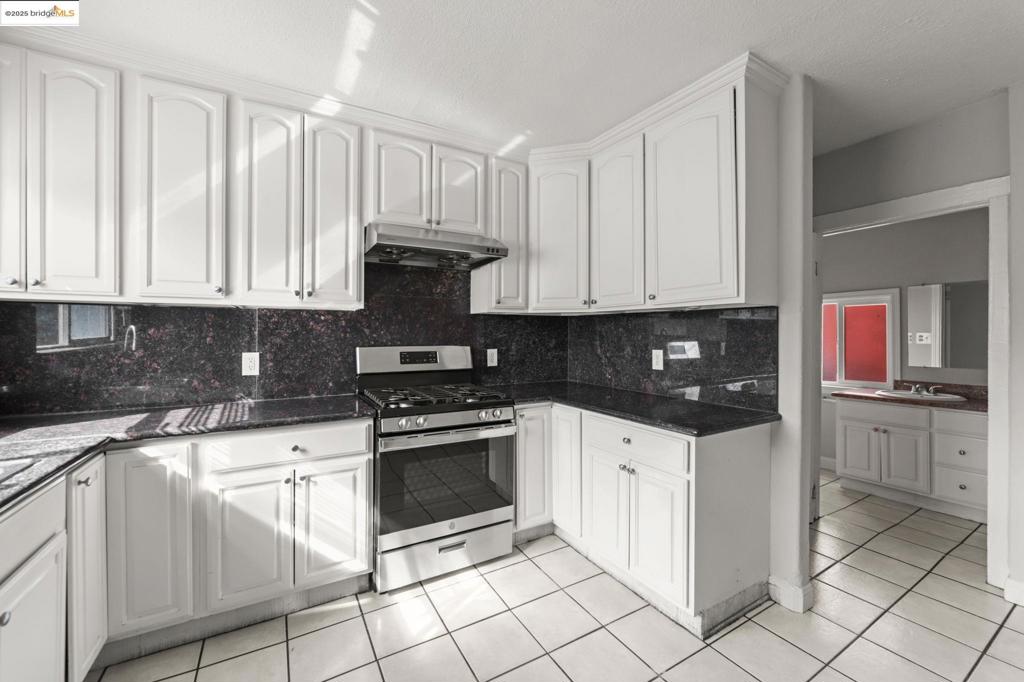 EAST OAKLAND - Residential Income