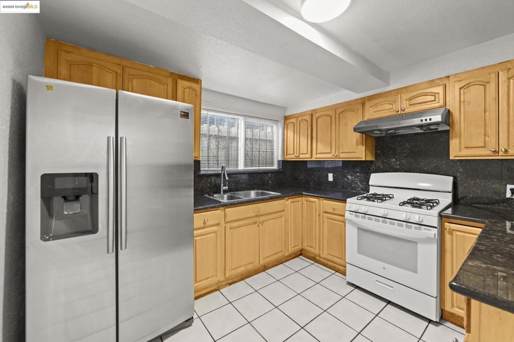 EAST OAKLAND - Residential Income