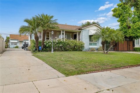 Photo of 423 Raymond Avenue, Glendale, CA 91201 (MLS # BB26085238)