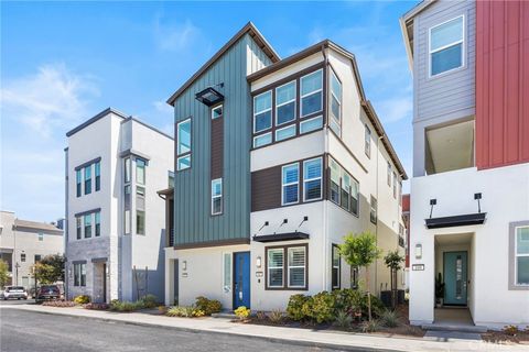 107 Tenor Irvine CA 92618