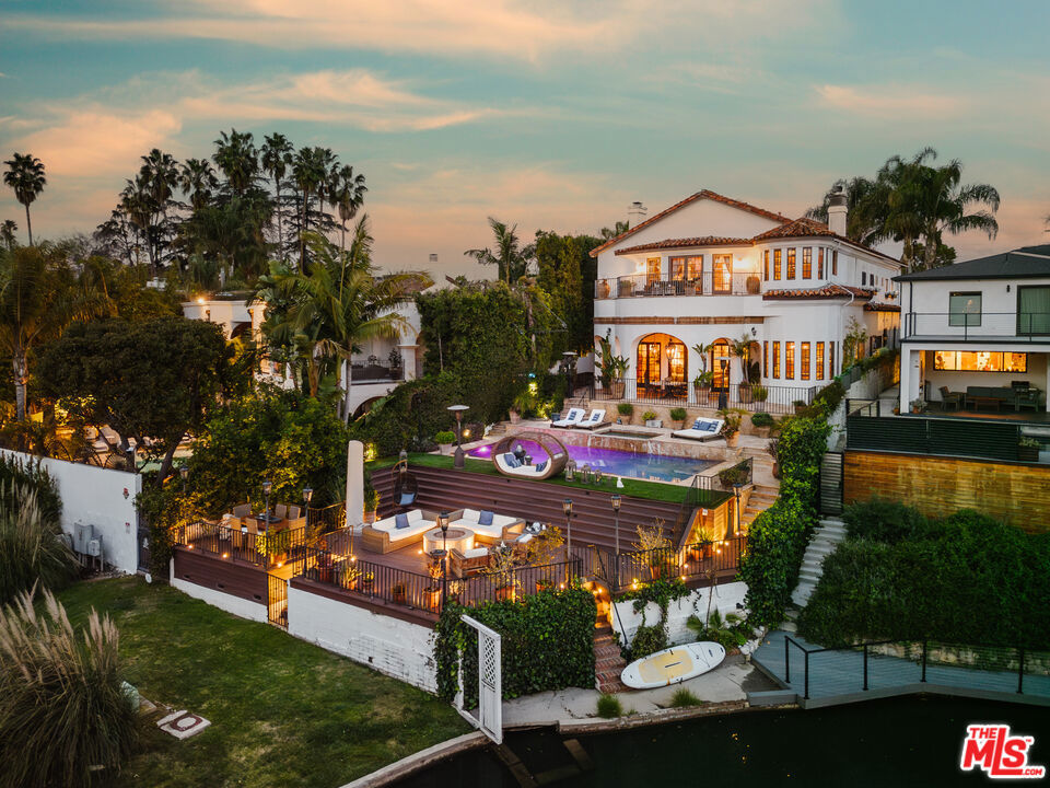 10064 Toluca Lake Avenue