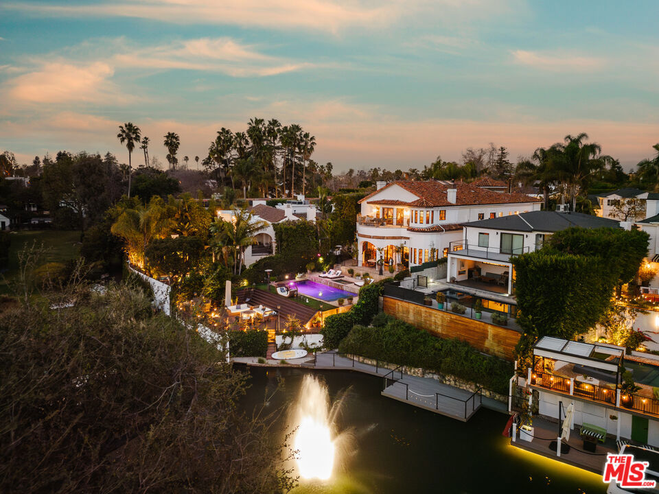 10064 Toluca Lake Avenue