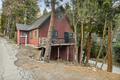 Photo of 725 Golden, Lake Arrowhead, CA 92352 (MLS # IG26209478)