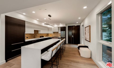 Photo of 505 S Barrington Avenue #208, Los Angeles, CA 90049 (MLS # 26842051)