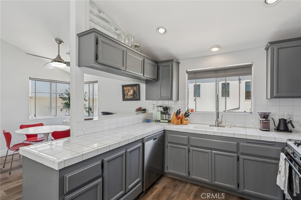 Corona del Mar South of PCH (CDMS) - Residential Lease