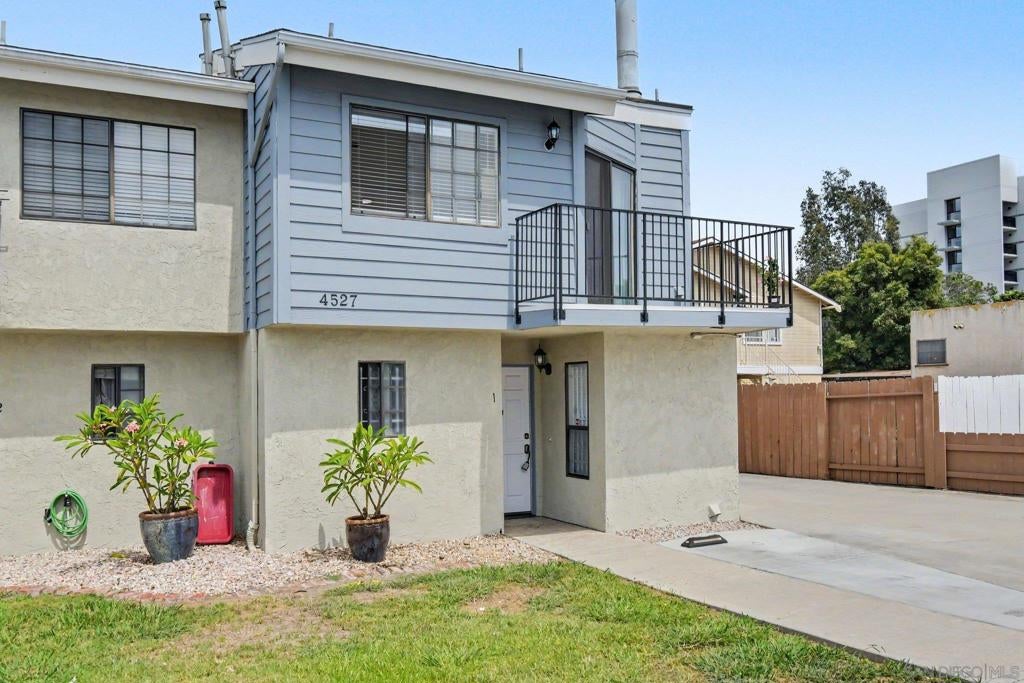 4527 Contour Blvd 1